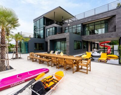 Black rock Beach Poolvilla Pranburi บ้านพักพูลวิลล่าติดทะเลปราณบุรี